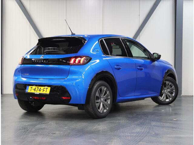 Peugeot e-208 Allure Pack 50kWh 136PK | 1ste eigenaar | LEER/Stof | AppleCarPlay/AndroidAuto | AUTOMAAT | 3 FASE | LED lampen | LMV | Navigatie | Camera | Climate Control | Cruise Control | Isofix | Privacy Glass |