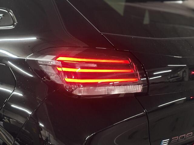 Peugeot e-208 Allure Avantage EV 51kWh 156pk AUTOMAAT | WARMTEPOMP | CAMERA | ADAPTIEVE CRUISE CONTROL | DODEHOEKBEW. |