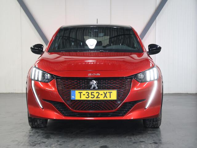 Peugeot e-208 GT 50 kWh 136PK | 1ste eigenaar | Fase 3 | ACCURAPPORT 97% | AppleCarPlay/AndroidAuto | Navigatie | Camera | Led | Keyless | Cruise Control | Climate Control | Sfeerverlichting | Isofix | Privacy Glass | Two-Tone |