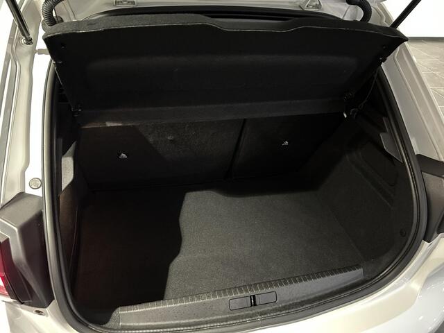 Peugeot e-208 EV Allure Pack 50 kWh | SOH 92,7% | 3-fase | Navigatie | 3D Cockpit | Adaptieve cruise control | Stoelverwarming |