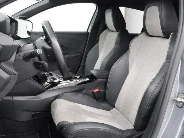 Peugeot e-208 EV GT 350 50 kWh | 27.200km NAP | SOH 93% | Stoelverwarming | Leder/Alcantara | Camera | Adaptive cruise | Carplay | Full LED | Navigatie | Climate control