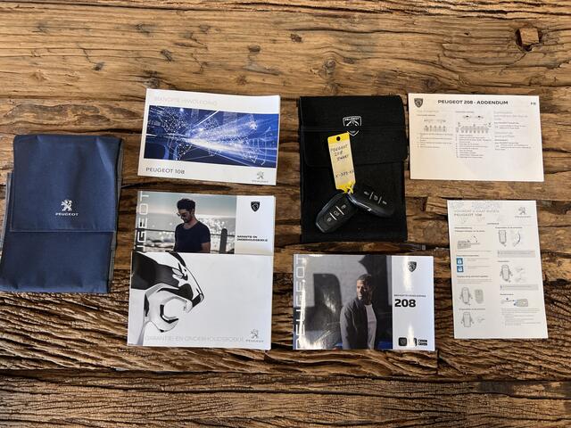 Peugeot e-208 EV Style 50 kWh 3-Fase Org.NL! / Android Auto / Stoelverwarming / LED / Navigatie / Cruise / 17'' LMV