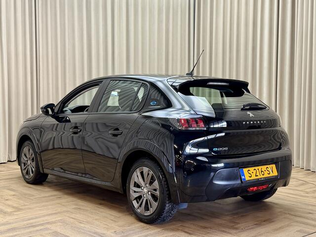 Peugeot e-208 EV Active Pack 50 kWh *Fase 3 laden* SOH 94% / Apple Carplay / Cruise Control / PDC V&A / LED / 16"LMV / Org.NL!