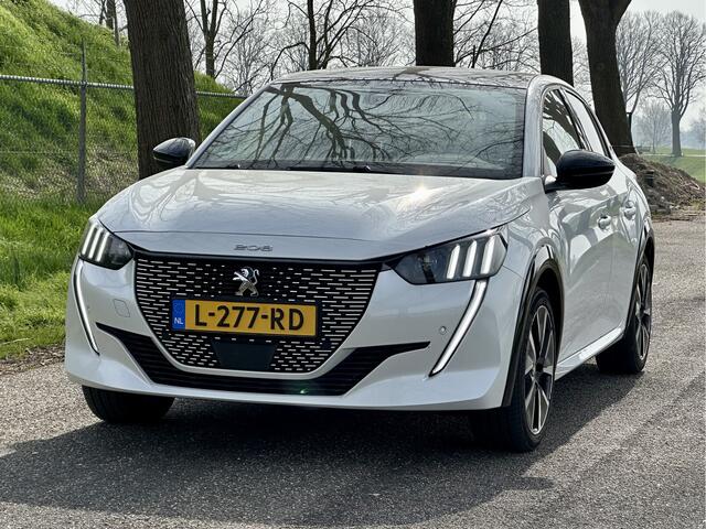 Peugeot e-208 EV GT 350 50 kWh | Panoramadak | Stoelverwarming | Apple carplay | LED | 3-fase | Camera