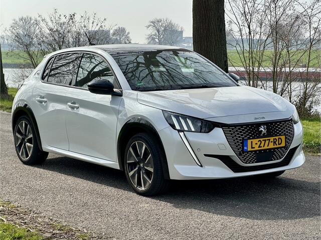 Peugeot e-208 EV GT 350 50 kWh | Panoramadak | Stoelverwarming | Apple carplay | LED | 3-fase | Camera