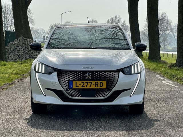 Peugeot e-208 EV GT 350 50 kWh | Panoramadak | Stoelverwarming | Apple carplay | LED | 3-fase | Camera