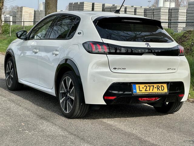 Peugeot e-208 EV GT 350 50 kWh | Panoramadak | Stoelverwarming | Apple carplay | LED | 3-fase | Camera