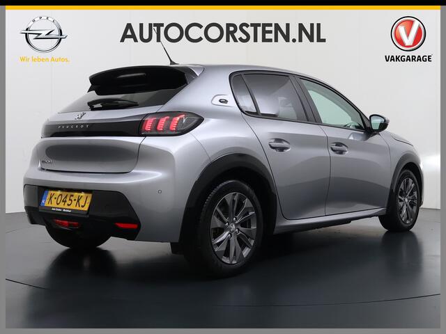 Peugeot e-208 EV SOH 92,5% Panoramadak Stoelverwarming 3D-Navi 360°Camera Apple Carplay Android Auto Ecc Cruise Control Pdc Keyless 50kWh Allure Led Lmv Privacy Glas Isofix DAB+ Bluetooth Regen-Lichtsensor Lane Assist Dealeronderhouden Origineel Nederlandse Auto