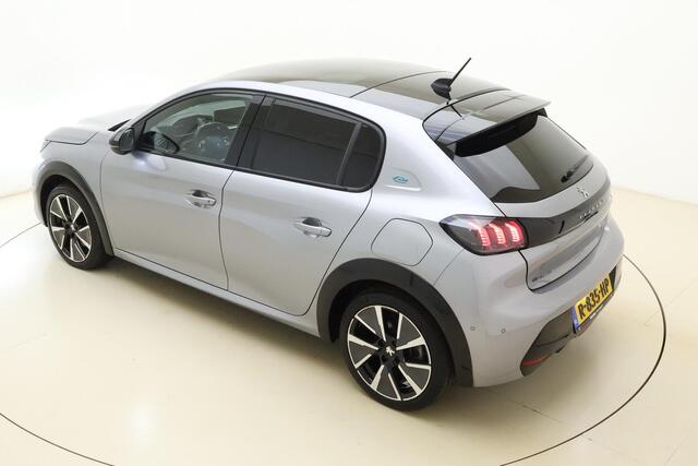 Peugeot e-208 EV GT Pack 50 kWh SOH 93.1% | 3-Fase | Panorama Dak | Stoelverwarming | Keyless Entry & Start | Camera | Navigatie