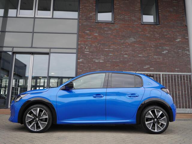 Peugeot e-208 EV GT Pack 50 kWh | Achteruitrijcamera | Dodehoek detectie | Keyless entry en start | Adaptieve cruise control | Parkeersensoren voor en achter | Regensensor