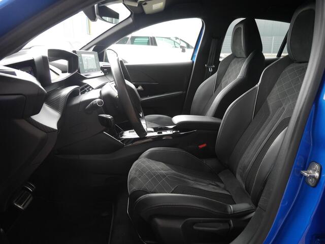 Peugeot e-208 EV GT Pack 50 kWh | Achteruitrijcamera | Dodehoek detectie | Keyless entry en start | Adaptieve cruise control | Parkeersensoren voor en achter | Regensensor