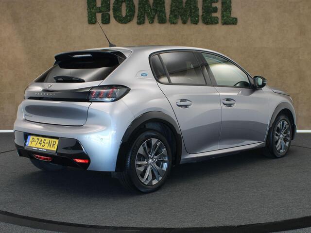Peugeot e-208 EV Allure Pack 50 kWh - SOH 92,13% !!!- ORIGINEEL NEDERLANDSE AUTO - AFKOMSTIG VAN 1E EIGENAAR - 3 FASE - NAVIGATIE - CLIMATE CONTROL - CAMERA - MIDDENARMSTEUN - PARKEERSENSOREN ACHTER - 4 X ELEKTRISCHE RAMEN - APPLE CARPLAY/ ANDROID AUTO - CRUISE CONTROL