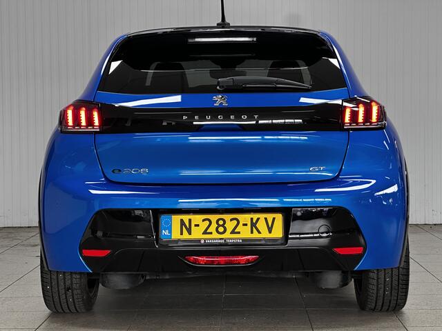 Peugeot e-208 EV GT Pack 50 kWh /90% SOH /LED Koplampen /Camera /Leder + Alcantara /Zwarte Hemel /Apple + Android /DAB+! /Lane Assist /Dodehoek Detec. /Grootlicht ass. /Stoelverw. /Navi /Climat /Adaptief Cruise /Bluetooth.