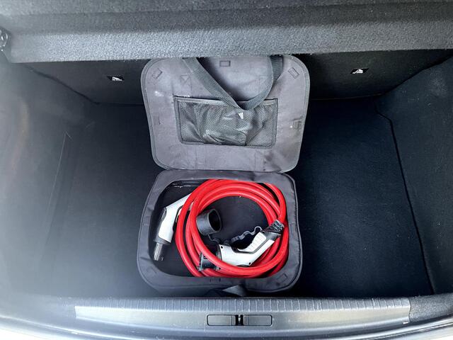 Peugeot e-208 Allure Pack EV 3-FASEN 50kWh 136pk | ADAPTIVE CRUISE | KEYLESS ENTRY | STOELVERW. | CAMERA | 3D i-COCKPIT® | NAVI | CLIMA | ALL-SEASONBANDEN