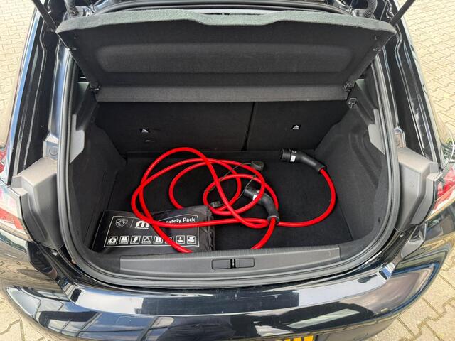Peugeot e-208 EV Allure 50 kWh 3-Fase *Navigatie & Clima*