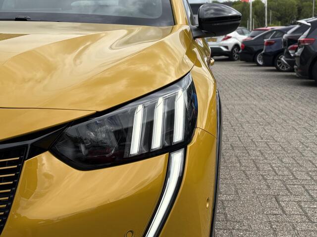 Peugeot e-208 EV GT 50 kWh | 99,3% SOH | 7800 KM | Stoelverwarming | Adaptive Cruise | Dodehoeksensoren | LM Winterset