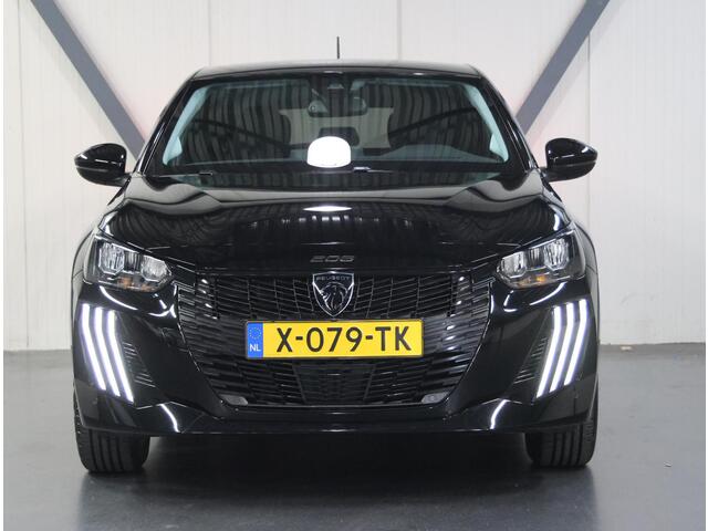 Peugeot e-208 Style 50kWh 136PK | 1ste eigenaar | ACCU 98% | AppleCarplay/AndroidAuto | Armsteun | LEER/Stof | Stoelverwarming | Cruise Control | Navigatie | Isofix | Privacy Glass | AUTOMAAT | Parkeersensoren |