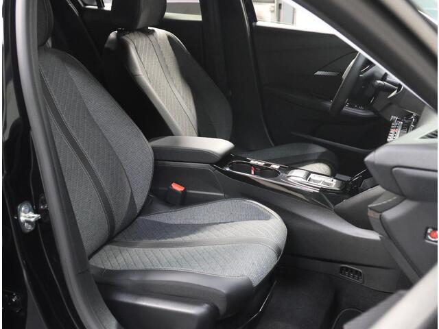 Peugeot e-208 Style 50kWh 136PK | 1ste eigenaar | ACCU 98% | AppleCarplay/AndroidAuto | Armsteun | LEER/Stof | Stoelverwarming | Cruise Control | Navigatie | Isofix | Privacy Glass | AUTOMAAT | Parkeersensoren |
