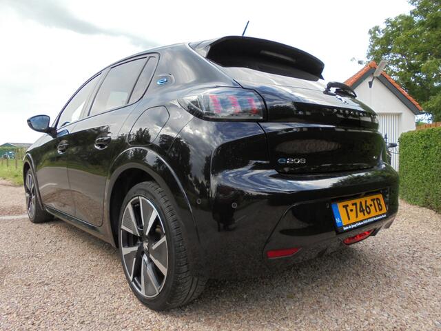 Peugeot e-208 EV GT 350 50 kWh **21.000 org.km.**PANORAMA DAK**STOELVERWARMING**