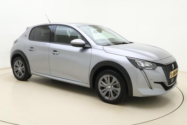 Peugeot e-208 EV Allure 50 kWh SOH: 85% | Navigatie | Climate control | Weinig kiloemeters | Camera | Lichtmetalen velgen | Keyless | Extra getint glas