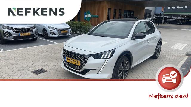 Peugeot e-208 EV GT 50 kWh 136PK | 1ste eigenaar | ACCU 93% | AppleCarplay/AndroidAuto | ZWARTDAK | Parkeersensoren | FULL LED | Navigatie | Lederen Stuurwiel | Climate Control | Cruise Control | 17" LMV | Sfeerverlichting | Isofix | Privacy Glass |