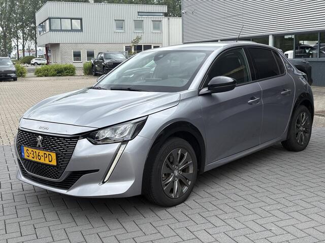 Peugeot e-208 EV Allure Pack 50 kWh | 98,7% SOH! | Achteruitrijcamera | Cruise Control | Navigatie | LM Velgen |
