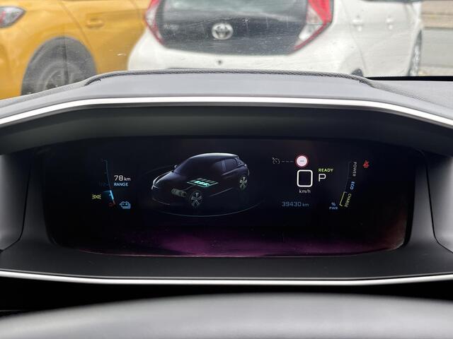 Peugeot e-208 EV Allure Pack 50 kWh | 98,7% SOH! | Achteruitrijcamera | Cruise Control | Navigatie | LM Velgen |