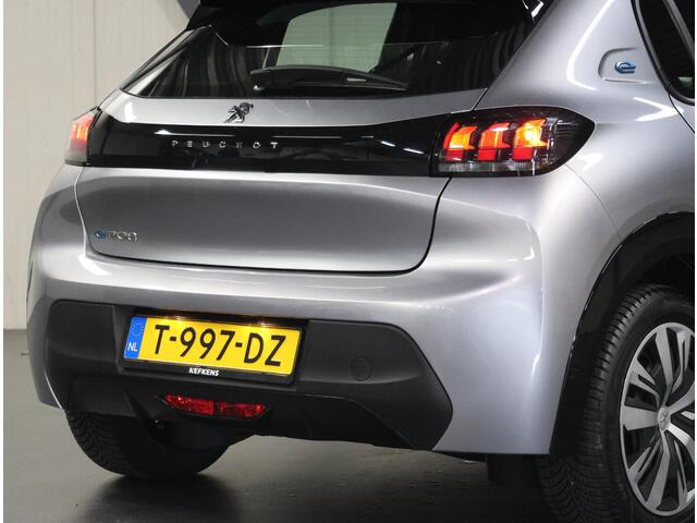 Peugeot e-208 EV Active 50 kWh 136PK | ACCU 99% | 1ste eigenaar | AppleCarplay/AndroidAuto | Armsteun | Keyless | AUTOMAAT | Climate Control | Cruise Control | DAB Radio |