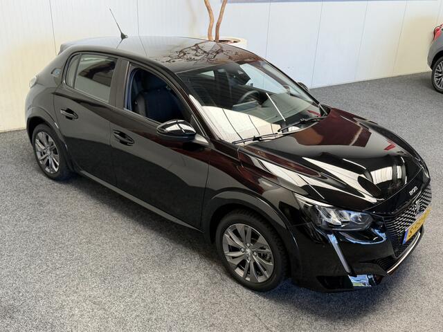Peugeot e-208 EV ACTIVE PACK 50 kWH NAVIGATIE CRUISE CONTROL CLIMATE CONTROL BLUETOOTH TELEFOON APPLE CARPLAY/ANDROID 16" LICHTMETALEN VELGEN PDC ZEER MOOI !!