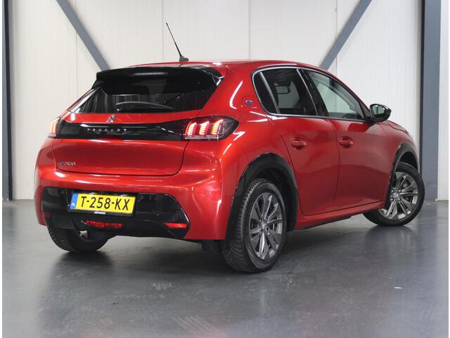 Peugeot e-208 Allure Pack 50kWh 136PK | 1ste eigenaar | ACCU 98% | Camera | AppleCarPlay/Android | Armsteun | LEER/Stof | LED | Climate Control | AUTOMAAT | Parkeersensoren | Isofix | Privacy Glass |