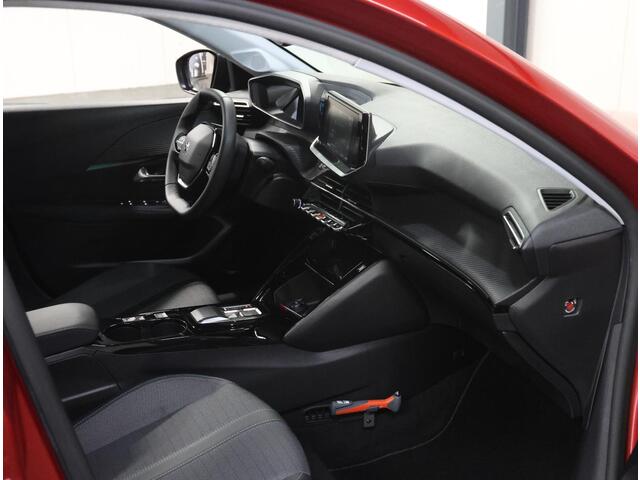 Peugeot e-208 Allure Pack 50kWh 136PK | 1ste eigenaar | ACCU 98% | Camera | AppleCarPlay/Android | Armsteun | LEER/Stof | LED | Climate Control | AUTOMAAT | Parkeersensoren | Isofix | Privacy Glass |