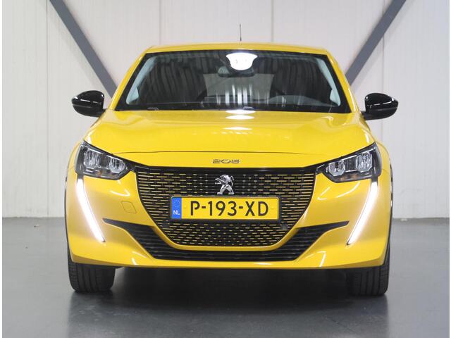 Peugeot e-208 EV Allure Pack 50 kWh 136PK | 1ste eigenaar | ACCU 95% | Camera | AppleCarPlay/AndroidAuto | Armsteun | Navigatie | LEER/Stof | LED | Climate Control | Cruise Control | AUTOMAAT | Parkeersensoren | Isofix | Privacy Glass |