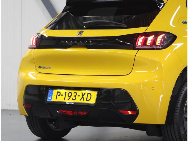 Peugeot e-208 EV Allure Pack 50 kWh 136PK | 1ste eigenaar | ACCU 95% | Camera | AppleCarPlay/AndroidAuto | Armsteun | Navigatie | LEER/Stof | LED | Climate Control | Cruise Control | AUTOMAAT | Parkeersensoren | Isofix | Privacy Glass |