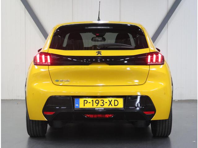 Peugeot e-208 EV Allure Pack 50 kWh 136PK | 1ste eigenaar | ACCU 95% | Camera | AppleCarPlay/AndroidAuto | Armsteun | Navigatie | LEER/Stof | LED | Climate Control | Cruise Control | AUTOMAAT | Parkeersensoren | Isofix | Privacy Glass |