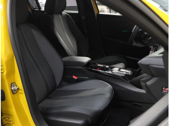Peugeot e-208 EV Allure Pack 50 kWh 136PK | 1ste eigenaar | ACCU 95% | Camera | AppleCarPlay/AndroidAuto | Armsteun | Navigatie | LEER/Stof | LED | Climate Control | Cruise Control | AUTOMAAT | Parkeersensoren | Isofix | Privacy Glass |