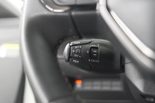 Peugeot e-208 EV GT 50 kWh | 93,7% SOH | Black Pack | Dodehoekdetectie | Camera | Apple Carplay
