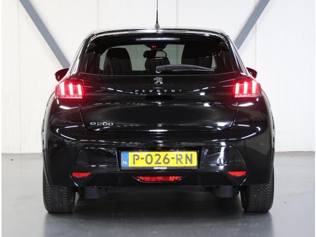 Peugeot e-208 EV Allure Pack 50 kWh 136PK | 1ste eigenaar | ACCU 93% | Camera | AppleCarPlay/AndroidAuto | Armsteun | Navigatie | LEER/Stof | LED | Climate Control | Cruise Control | AUTOMAAT | Parkeersensoren | Isofix | Privacy Glass |