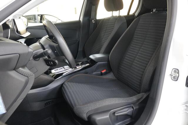 Peugeot e-208 EV Active Pack 50 kWh All-Seasons | Climate | Carplay | Cruise | Lichtmetaal.