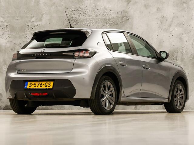 Peugeot e-208 EV Active 50 kWh Automaat (APPLE CARPLAY, SOH 91,3%, GROOT NAVI, 360 CAMERA, SPORTSTOELEN, LM VELGEN, KEYLESS, NIEUWSTAAT)