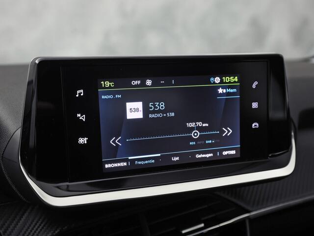 Peugeot e-208 EV Active 50 kWh Automaat (APPLE CARPLAY, SOH 91,3%, GROOT NAVI, 360 CAMERA, SPORTSTOELEN, LM VELGEN, KEYLESS, NIEUWSTAAT)