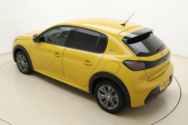 Peugeot e-208 EV Allure Pack 50 kWh | Achteruitrijcamera | Parkeersensoren | Keyless start | Climate control | Apple carplay/Android auto | Airco