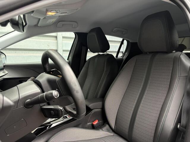 Peugeot e-208 Allure Pack EV 3-FASEN 50kWh 136pk | TREKHAAK | STOELVERW. | KEYLESS ENTRY | ADAPTIVE CRUISE | 3D i-COCKPIT® | CAMERA | NAVI |