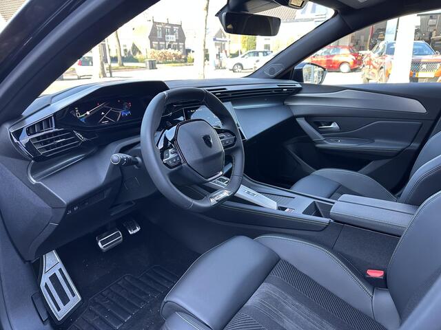 Peugeot e-308 SW GT EV 54 kWh | Nieuwe Auto | Tot 8 jaar Garantie | Tot 420 Km WLTP | Alcantara Executive Pack | 360 Graden Camera | Navigatie | Stoelverwarming & Massage | Warmtepomp | Draadloze Telefoonlader | Keyless Entry | Elektrische Kofferklep | 18" Lichtmetalen