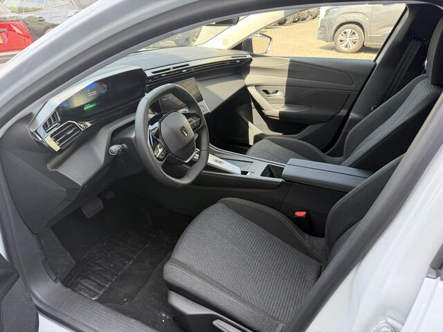 Peugeot e-308 SW Style EV 54 kWh | Nieuwe Auto | Tot 8 jaar Garantie | Tot 420 Km WLTP | Navigatie via Telefoon | Warmtepomp | 18" Lichtmetalen Velgen | Adaptieve Cruise Control met Drive Assist | Full LED Verlichting | Apple Carplay/Android Auto.