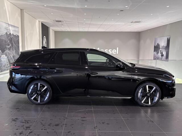 Peugeot e-308 SW GT 54 kWh Climate Control | Voorstoelen Elek. Verstelbaar | Elek. Kofferklep | Full Map Navigatie | Apple Carplay / Android Auto | 360 Camera | Parkeersensoren | Bekleding Half Leder / Alcantara | Direct uit Voorraad Leverbaar!
