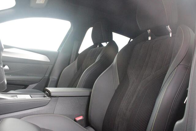 Peugeot e-408 GT AVANTAGE 58 kWh | PANORAMISCH SCHUIF/KANTEL DAK | ELEKTRISCH BEDIENBARE VOORSTOELEN | STOEL/STUUR VERWARMING | MASSAGE FUNCTIE OP DE VOORSTOELEN | FOCAL AUDIO SYSTEEM | ALCANTARA/LEDEREN BEKLEDING | 360° CAMERA | PARKEERSENSOREN VOOR + ACHTER | ELEKTRI