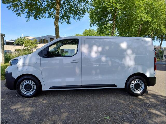 Peugeot e-Expert L2 75 kWh AUTOMAAT | LED koplampen | Climate control | Keyless entry | Dode hoek detectie | Achteruitrijcamera | Parkeersensoren voor en achter | Multimedia | Carplay | NAVI | Digital cockpit | Licht- en regensensor | Mistlampen | Bestuurdersstoel comfort