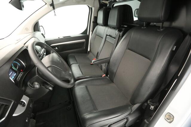 Peugeot e-Expert 75 kWh L3H1 Innovation | SOH 93% | Snelladen | 360° | Clima | 3-Zits | HuD | Trekh. | Cruise | Stoelverw. | Carplay