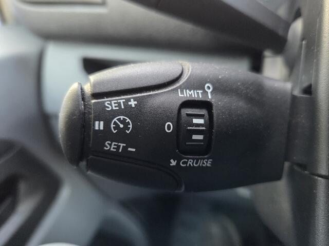 Peugeot e-Expert / Opel e-Vivaro L2 Innovation 50 kWh 9-Persoons Airco Cruisecontrol Accucertificaat aanwezig