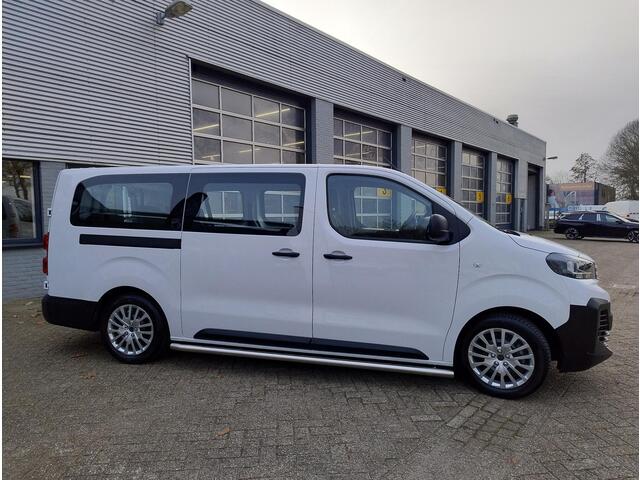 Peugeot e-Expert Combi L3 75 kWh 136pk | 9-persoons | 17 inch stalen velg met design dop | Sidebars | Trekhaak | van ¤63.276 voor ¤49.225 incl. BTW | Taxi ombouw mogelijk